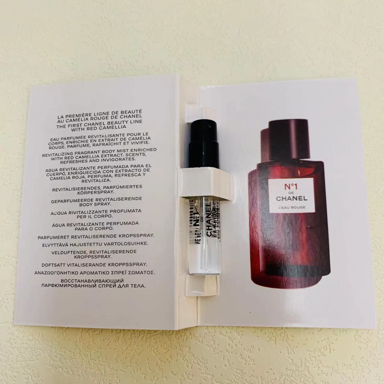 Chanel N°1 de Chanel L'Eau Rouge 1.5ml 2